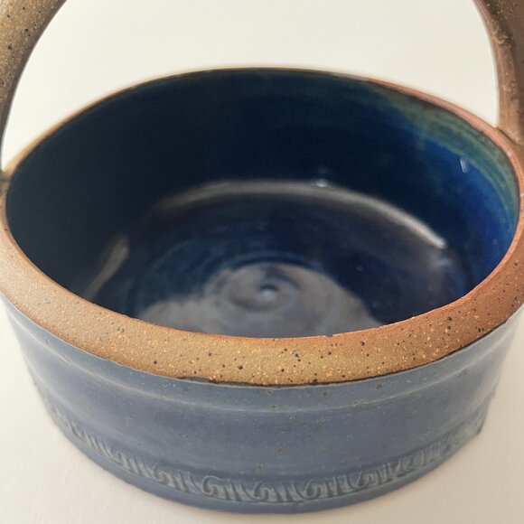 Handmade blue ceramic serving dish with handle - Picture 5 of 8